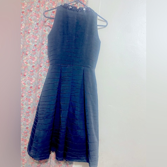 David Meister Signature embellished neckline sleeveless black dress size 2 - Picture 4 of 4